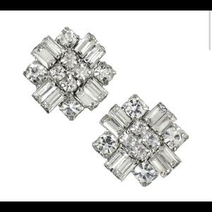 Statement stud earring